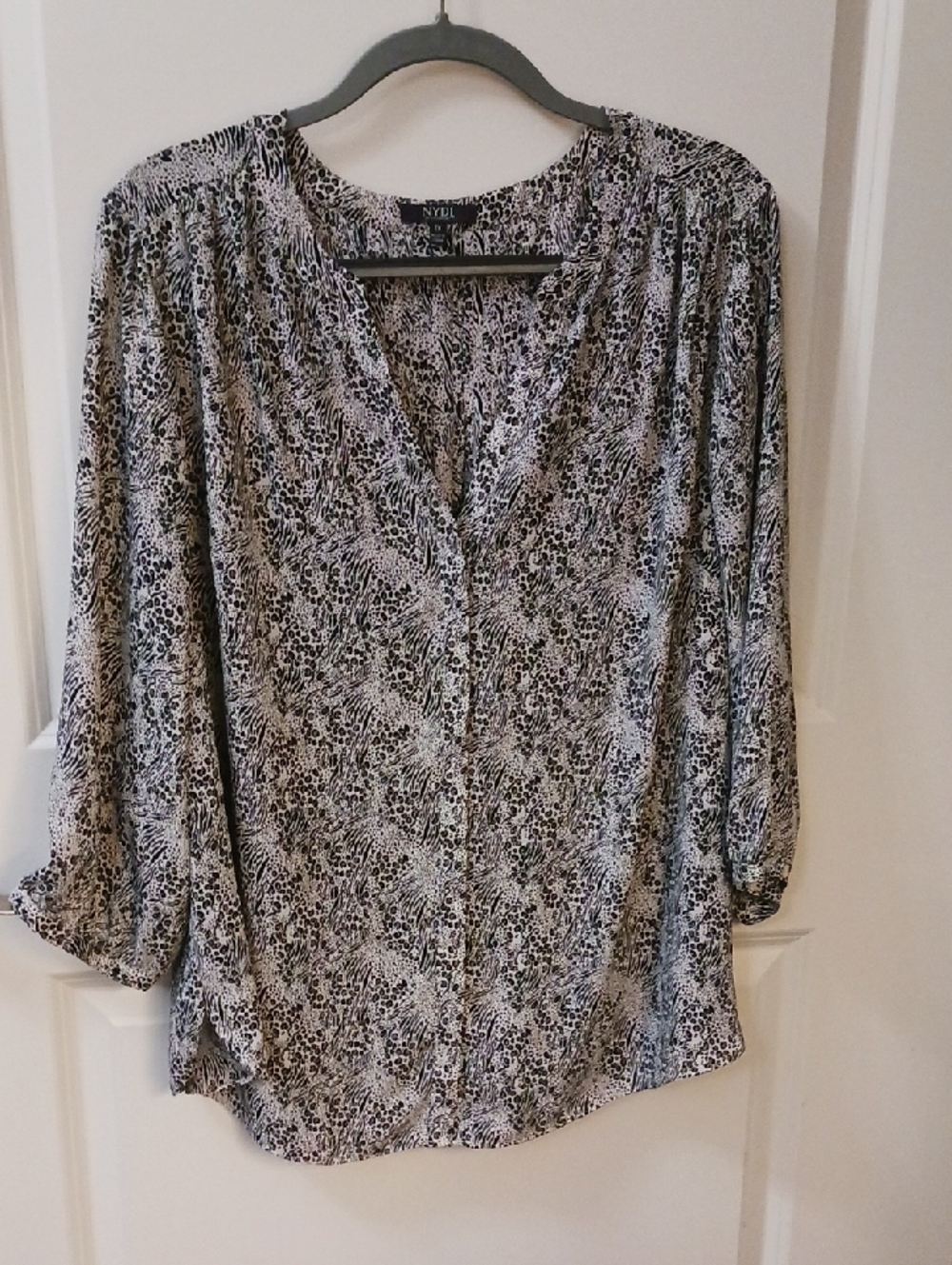 NYDJ Black & White Printed V-Neck Blouse